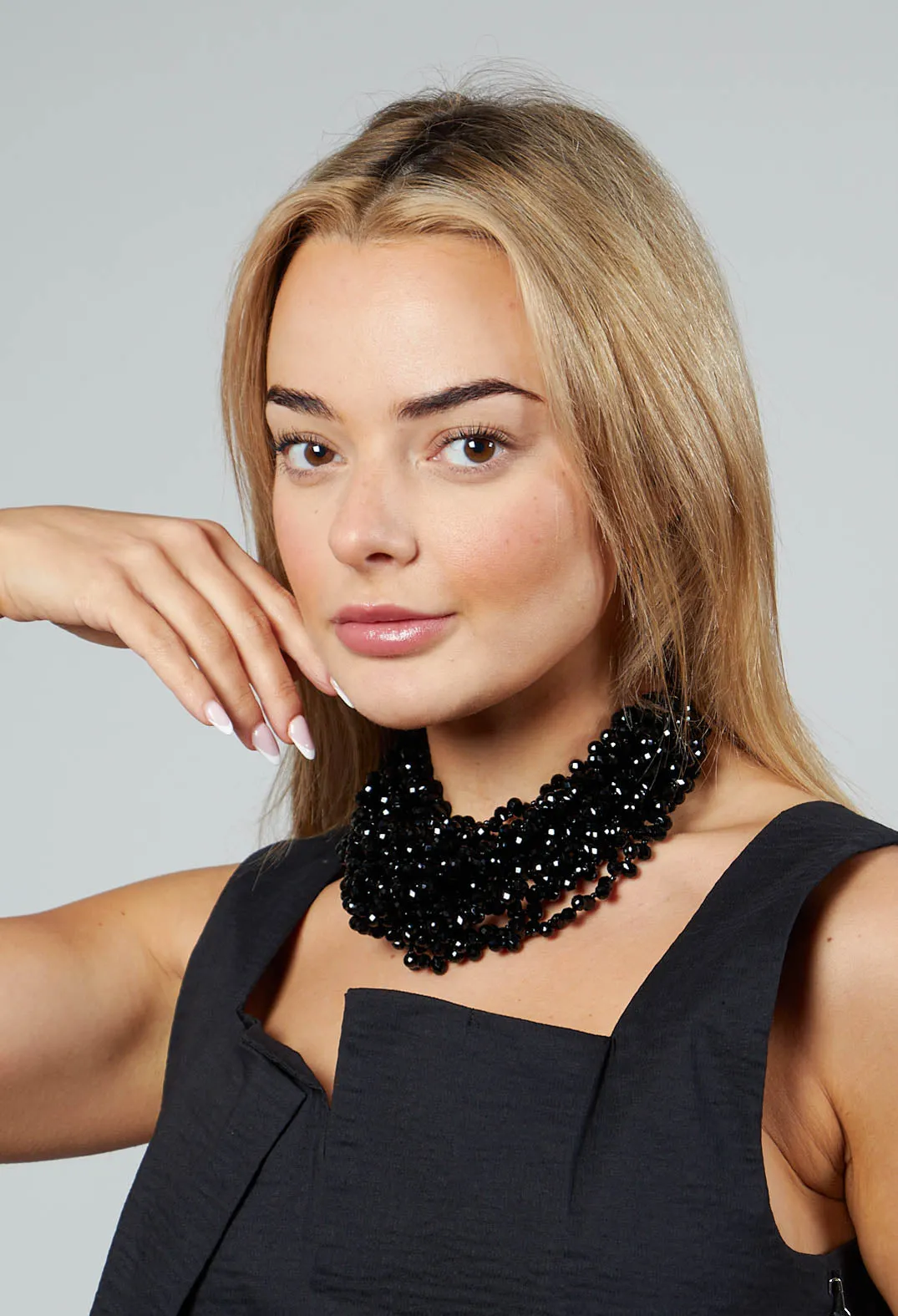 Bisu Choker in Black