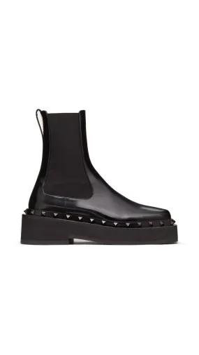 M-Way Rockstud Beatle in Calfskin with Tone-on-Tone Studs 50MM - Black